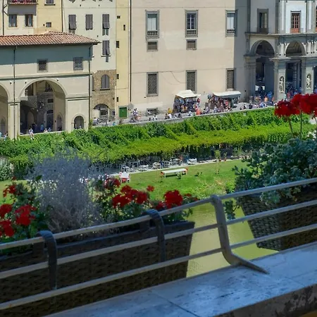 Wonderful Terrace Over Ponte Vecchio With Elevator Apartmán Florencie