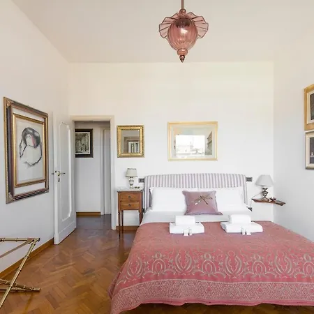 Wonderful Terrace Over Ponte Vecchio With Elevator Florens