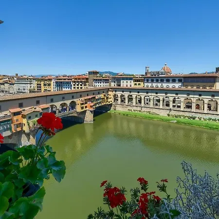 Wonderful Terrace Over Ponte Vecchio With Elevator フィレンツェ