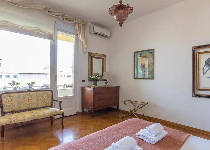 Wonderful Terrace Over Ponte Vecchio With Elevator Апартаменты