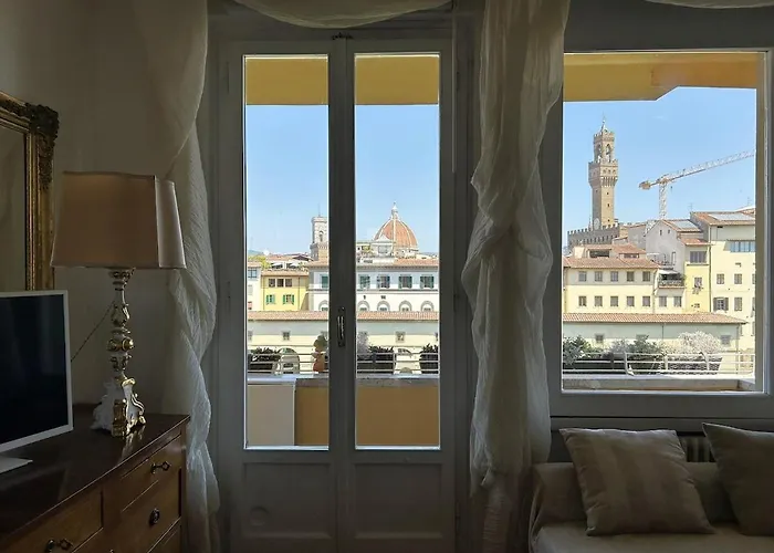 Wonderful Terrace Over Ponte Vecchio With Elevator Флоренция