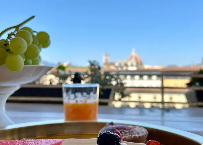 Wonderful Terrace Over Ponte Vecchio With Elevator Апартаменты Флоренция