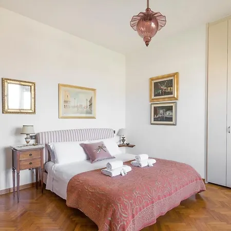 Wonderful Terrace Over Ponte Vecchio With Elevator Apartman