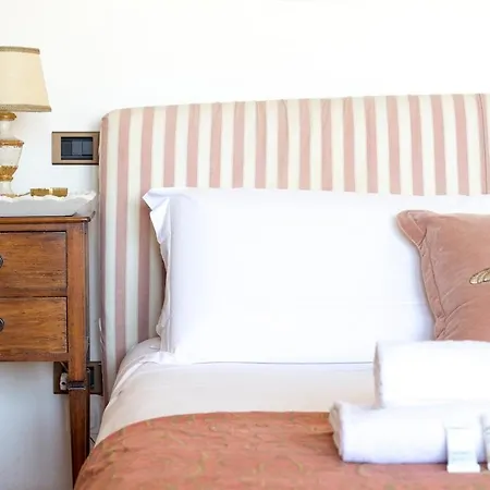 Wonderful Terrace Over Ponte Vecchio With Elevator *